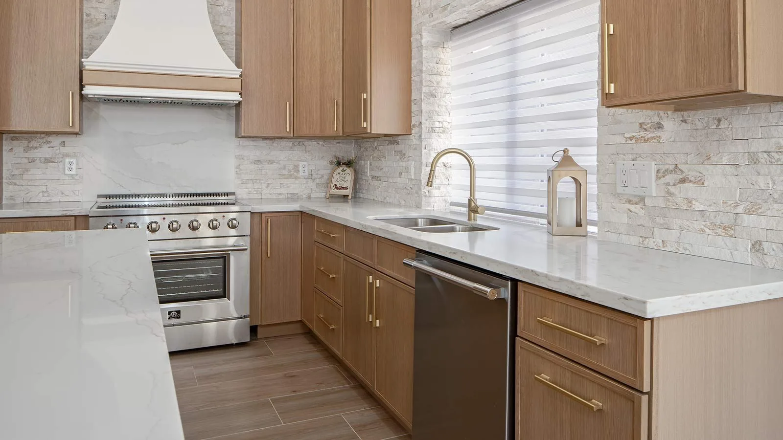 Kitchen with Splendor quartz countertops and wood cabinets